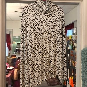 Turtleneck white with block dots